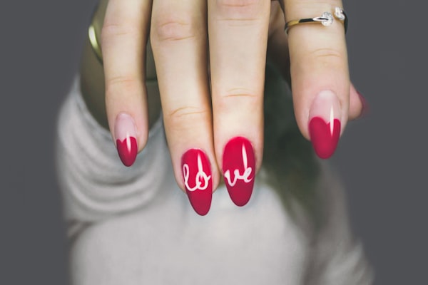 Uñas en gel con acabado brillante
